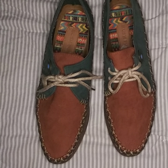 Leather Hush puppies rare aztek design mocossin. - Picture 3 of 7